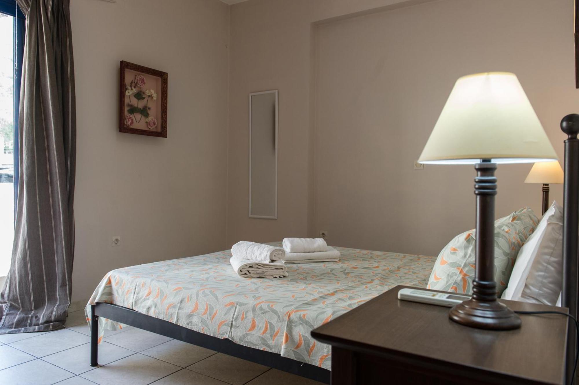 Kamari Blue Apartments Каламата Экстерьер фото