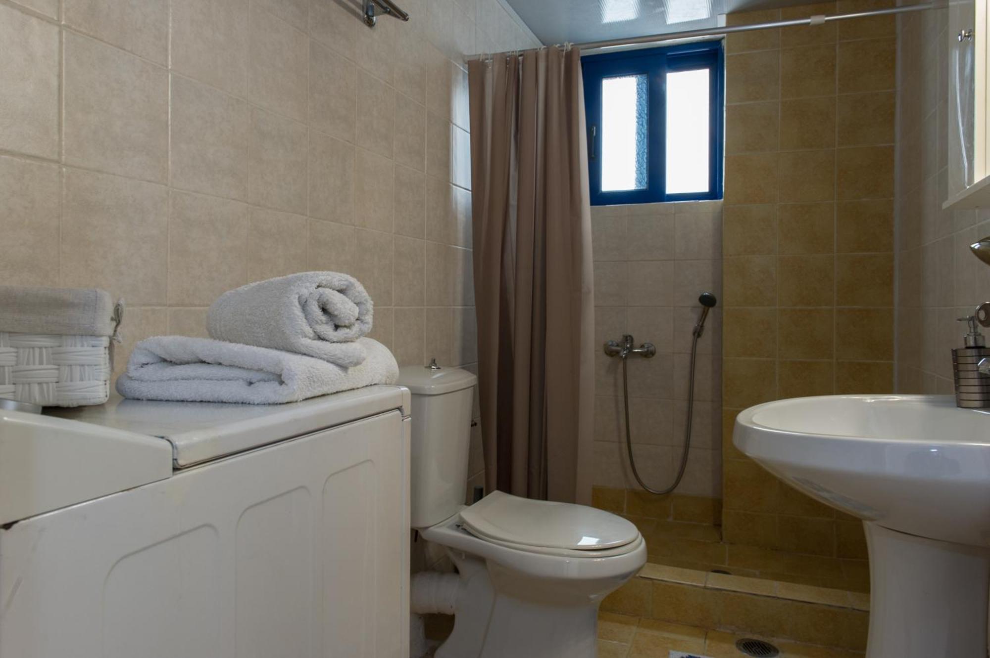 Kamari Blue Apartments Каламата Экстерьер фото