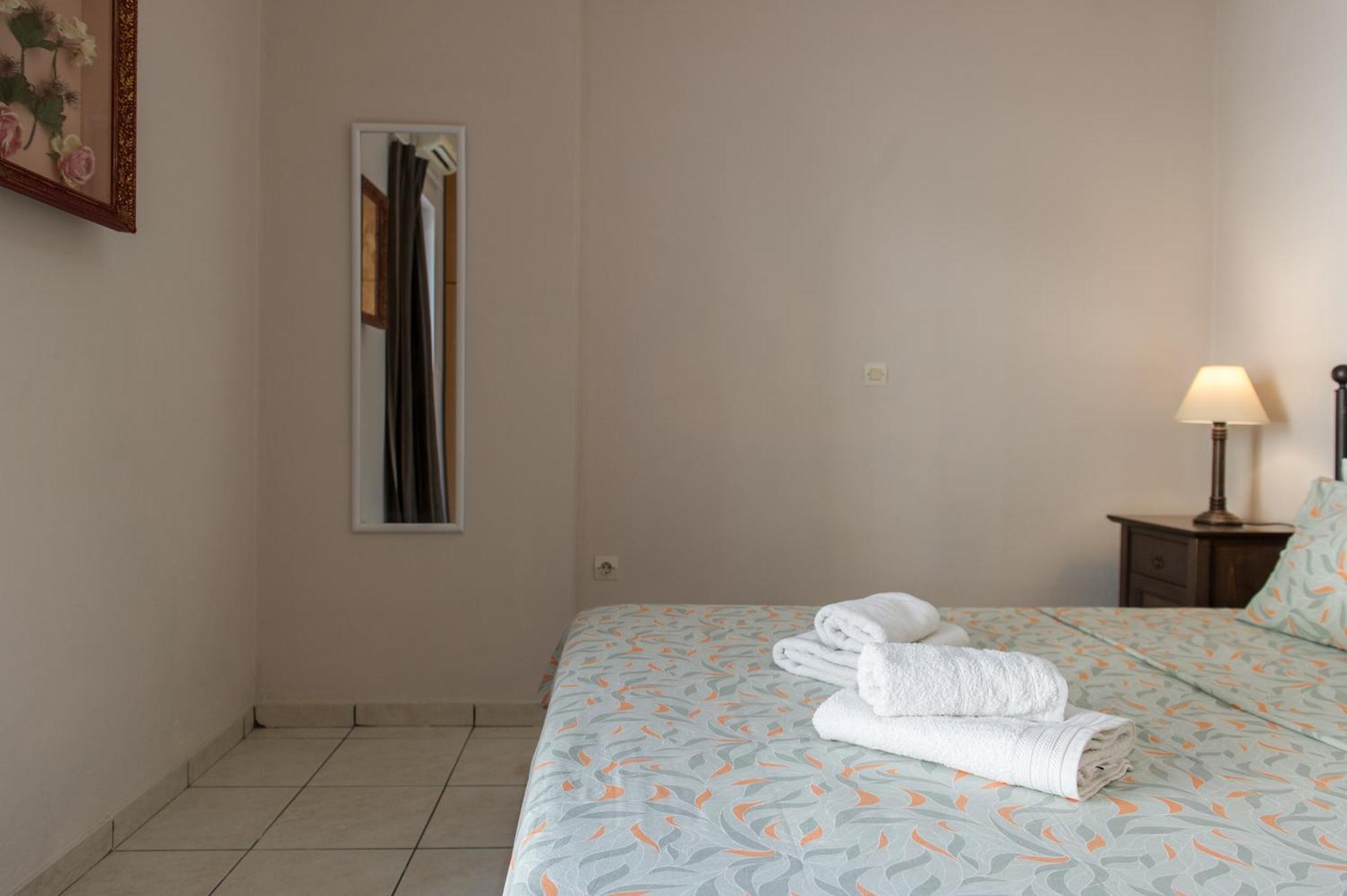 Kamari Blue Apartments Каламата Экстерьер фото