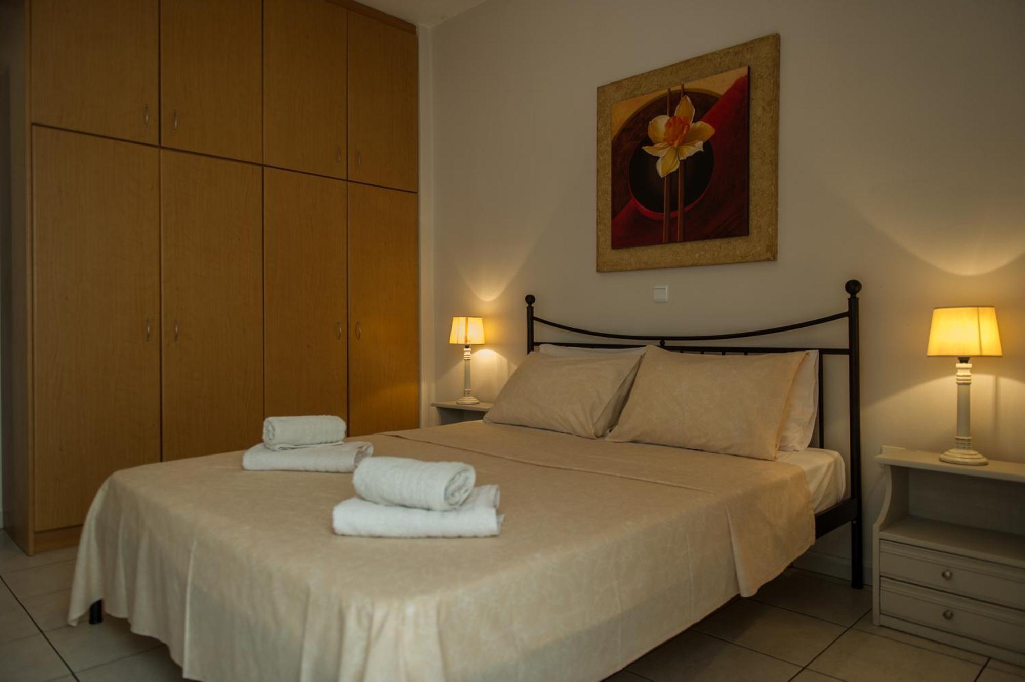 Kamari Blue Apartments Каламата Экстерьер фото